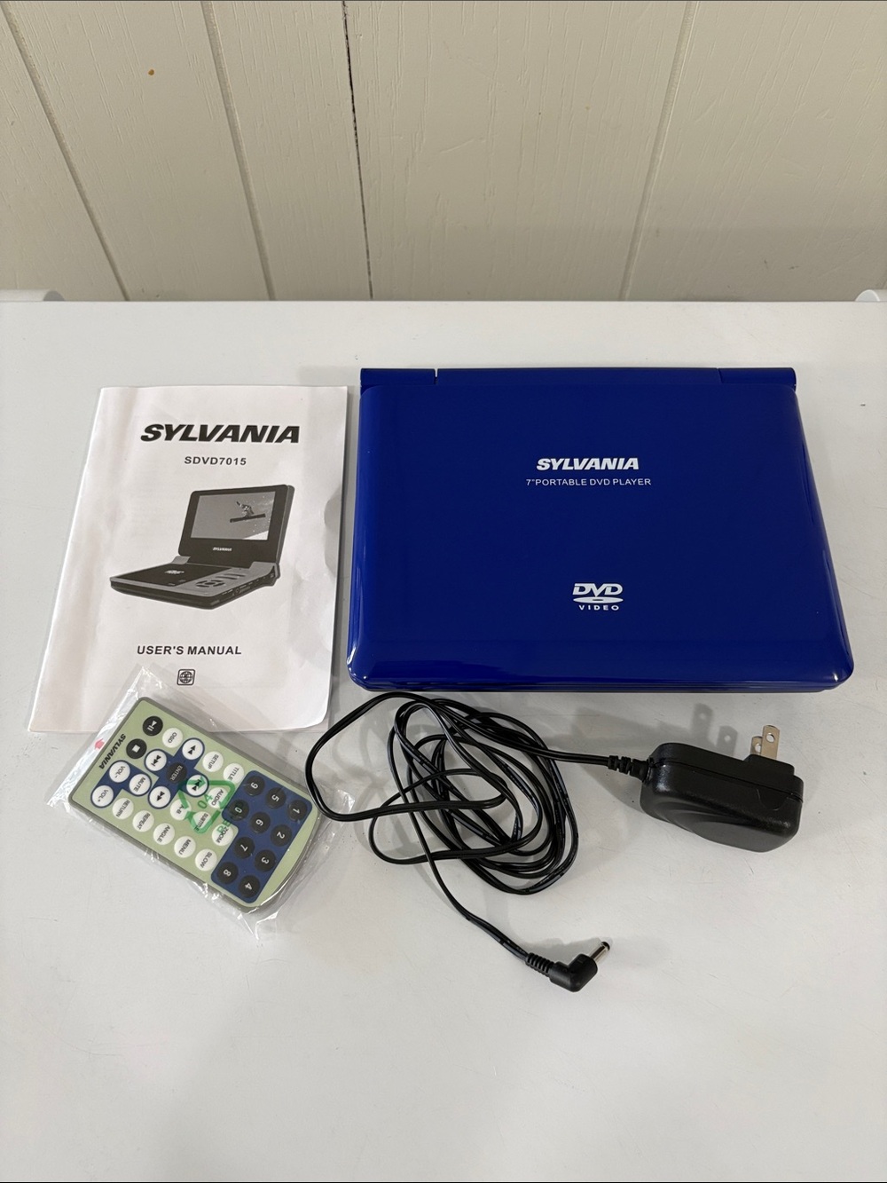 Sylvania SDVD7015 Portable DVD Player